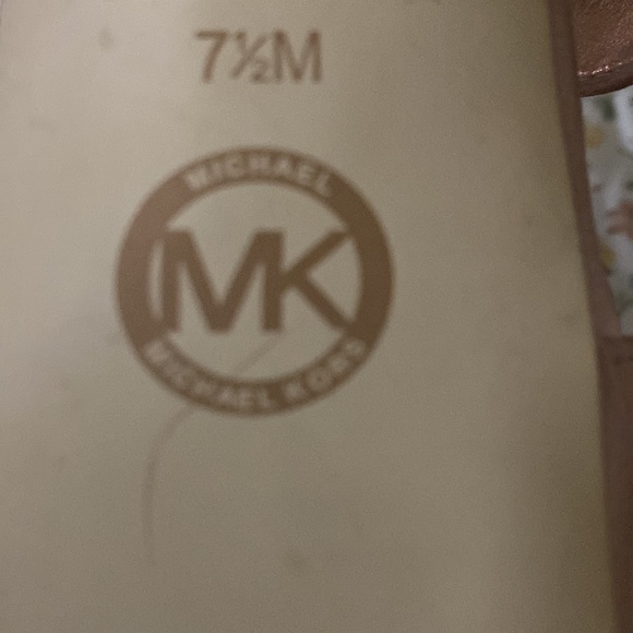 Heels - Picture 2 of 3